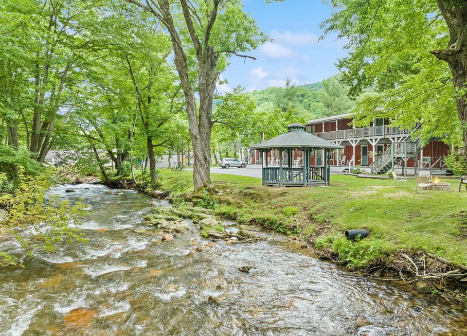The Valley Inn Hotel in Maggie Valley