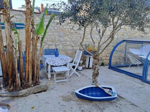 Chambre bleue avec acces plage Hotel in Bourges