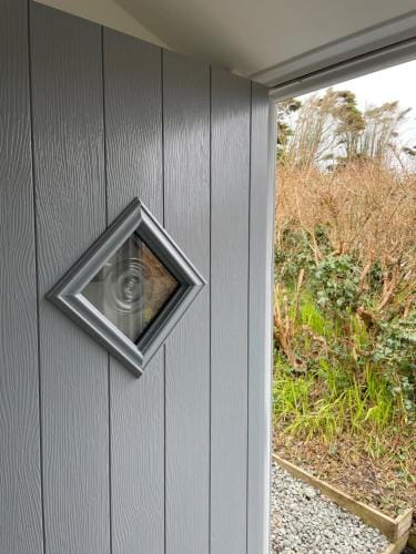 The Little Garden Hideaway with Stunning Sea Views and Garden Hotel in Wales