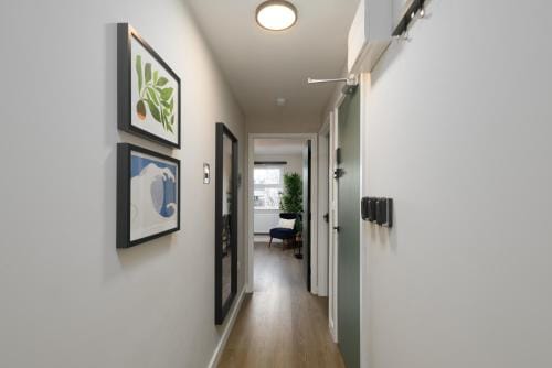 Benjamin Suite - Modern 3BR Apartment with Parking & WIFI Hotel in Cardiff