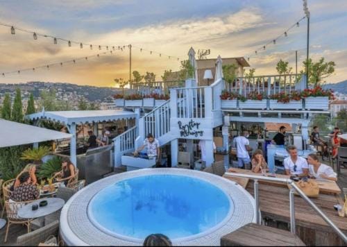 LIBERATION CENTER - PRIVATE Balcony - 24&7 RECEPTION - LUGGAGE STORAGE Hotel in Nice