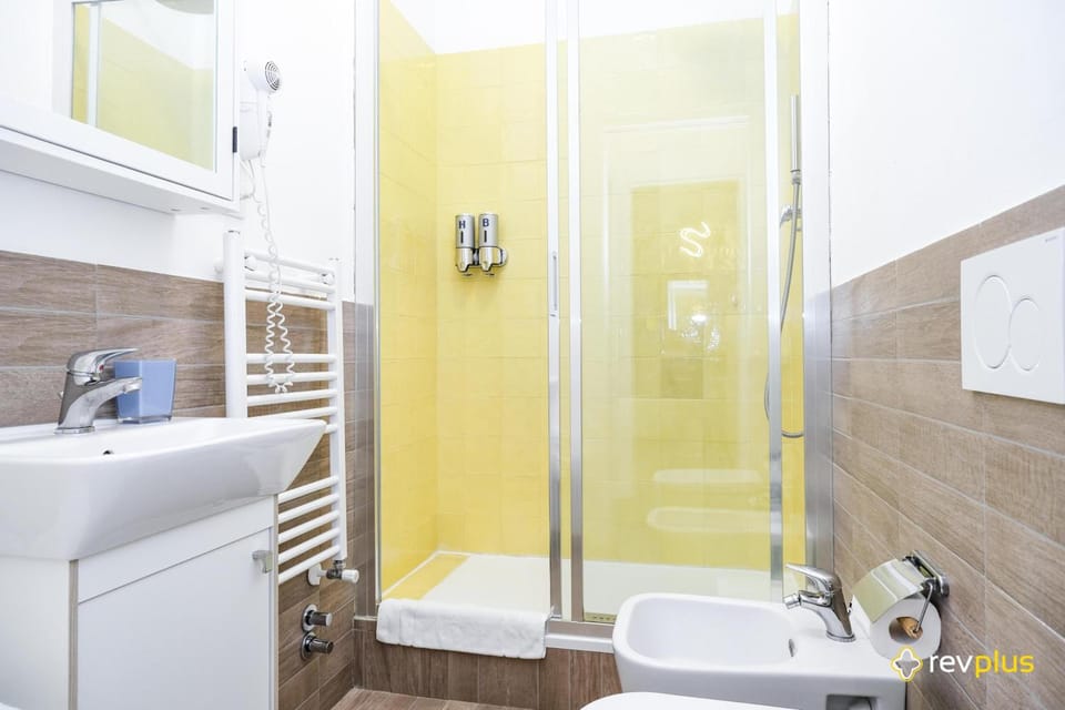 Lia Rooms Cinque Terre Wave Hotel in La Spezia