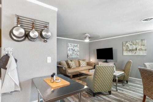 Salt Block - French Country Suite 6 Hotel in Bandera