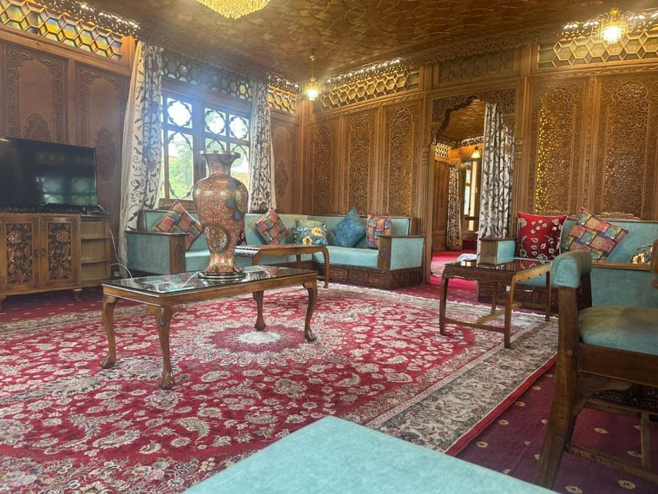 Harmukh Houseboat by Stay Pattern Hotel in India