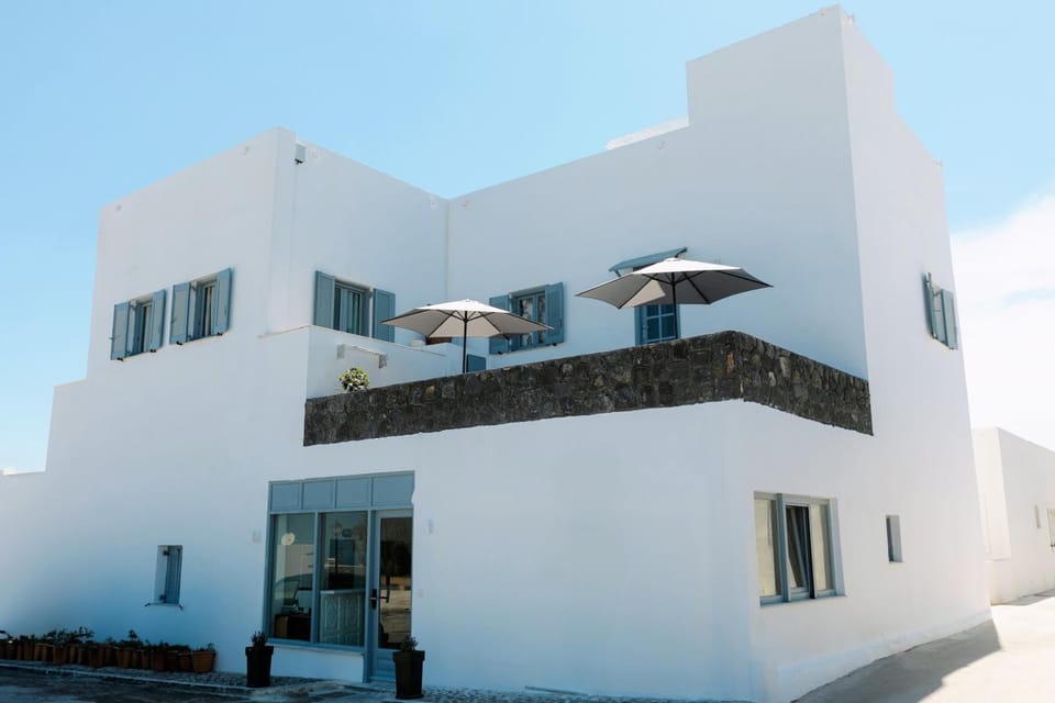 Seven Grapes - Karterados Apartment hotel in Santorini