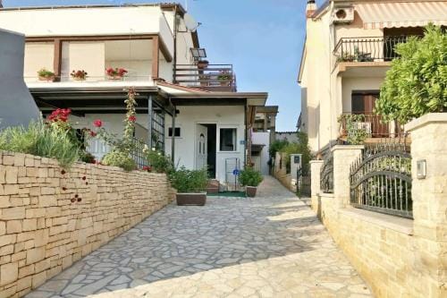 Apartments and rooms by the sea Zambratija, Umag - 22685 Hotel in Istria County