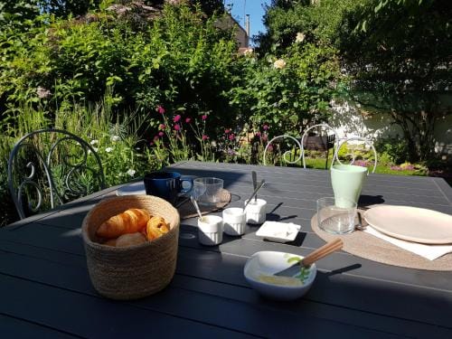 Peaceful green setting near to Paris Center Hotel in Pantin