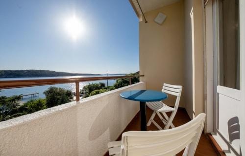 Apartments and rooms by the sea Barbat, Rab - 20049 Hotel in Lika-Senj County