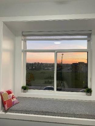 Sweet Home (Mountain View) Hotel in Surrey