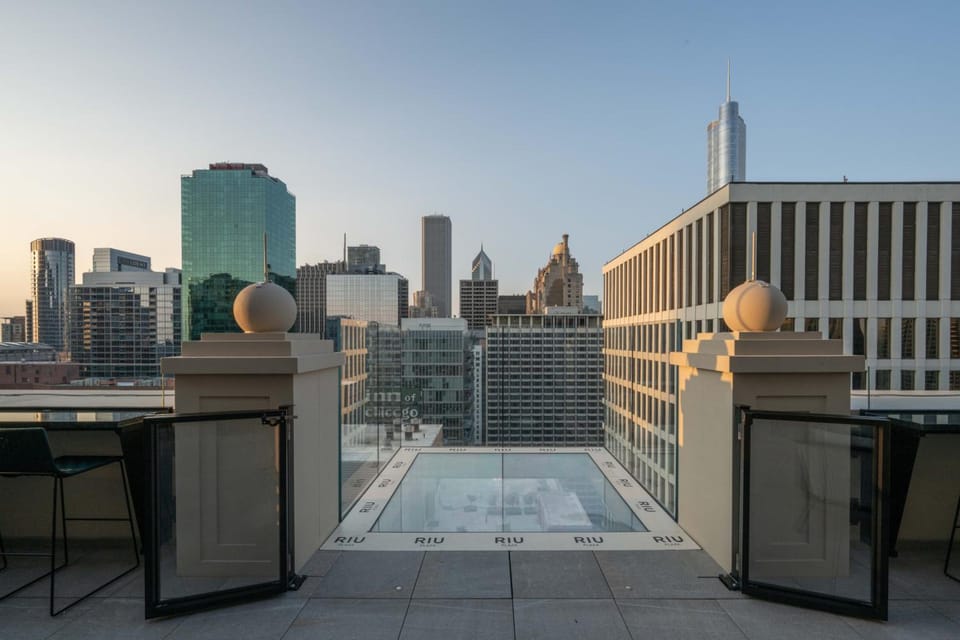 Riu Plaza Chicago Hotel in Streeterville