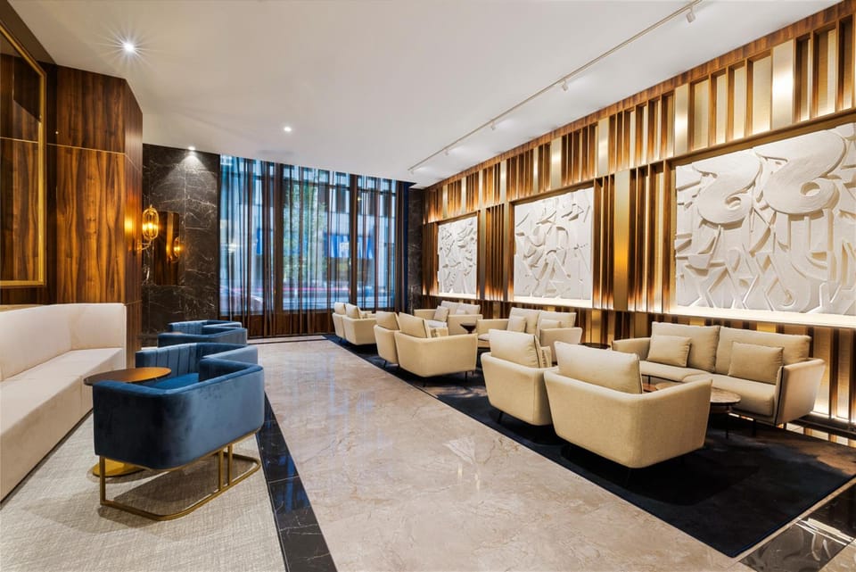 Riu Plaza Chicago Hotel in Streeterville