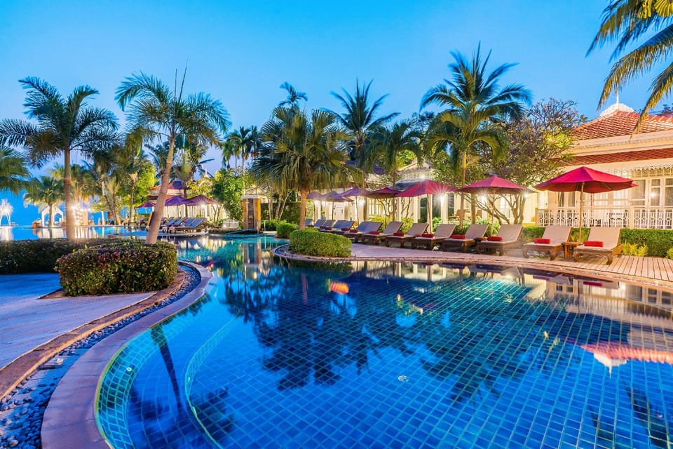 Swimming pool [outdoor]