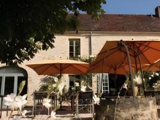 Les Deux Ponts Hotel in Bourgogne-Franche-Comté