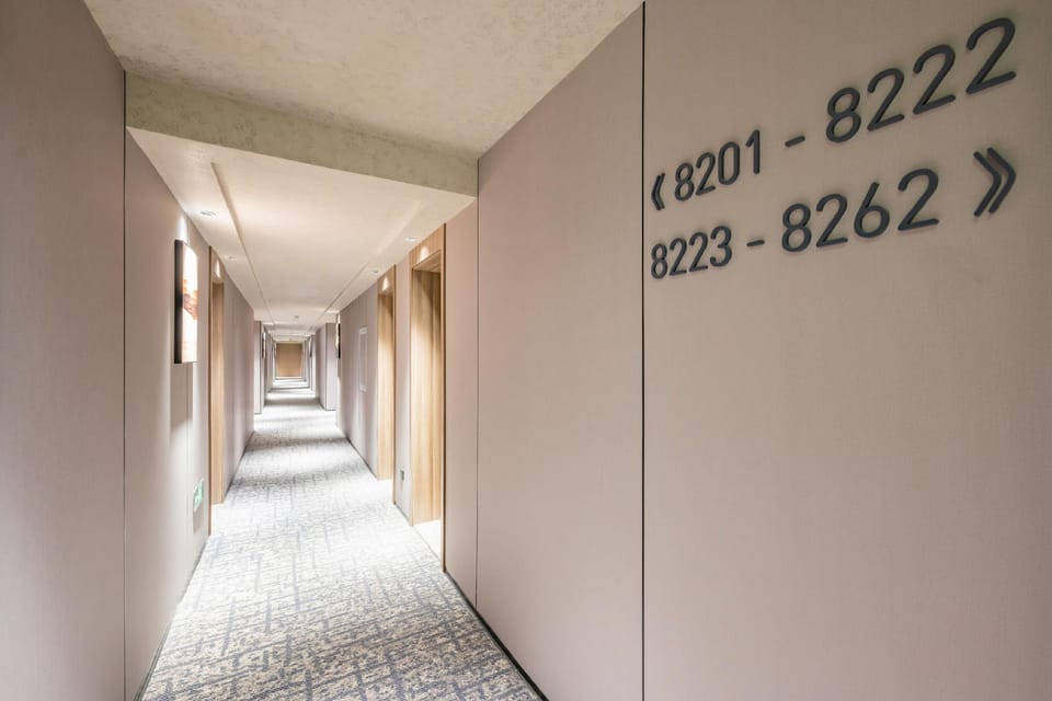 Atour X Hotel Shanghai Middle Ring Bailian Tongchuan Road Metro Station Hotel in Shanghai