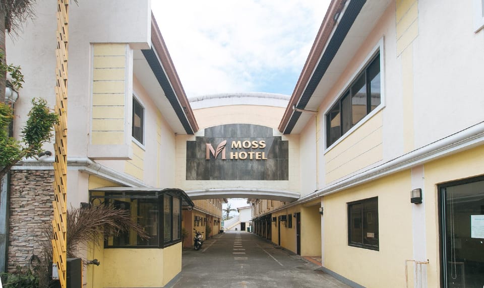 RedDoorz @ Moss Hotel Dasmarinas Hotel in Calabarzon