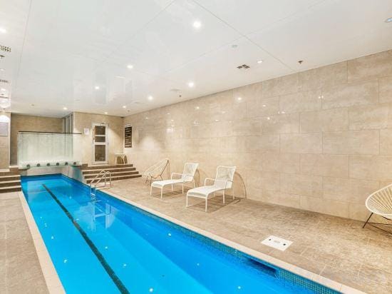 Sleek Central Apartment with a Private Balcony! Hotel in Auckland
