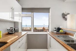 The Bay Apartment - Sea Views, Village Centre Hotel in Saundersfoot
