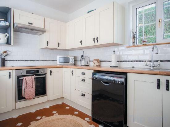 Milan Cottage - 2 Bedroom Cottage - Port Eynon Hotel in Wales