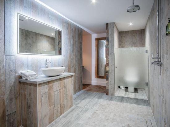 Suite 4 - Sleeping Giant Hotel - PEN Y CAE Inn Hotel in Wales
