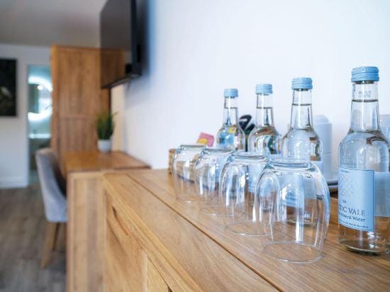 Suite 1 - Sleeping Giant Hotel - PEN Y CAE Inn Hotel in Wales