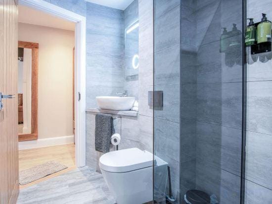 Suite 1 - Sleeping Giant Hotel - PEN Y CAE Inn Hotel in Wales