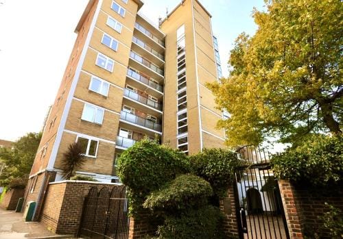 Waterloo Central London - Private Rooms in Shared Apartment Hotel in London Borough of Southwark