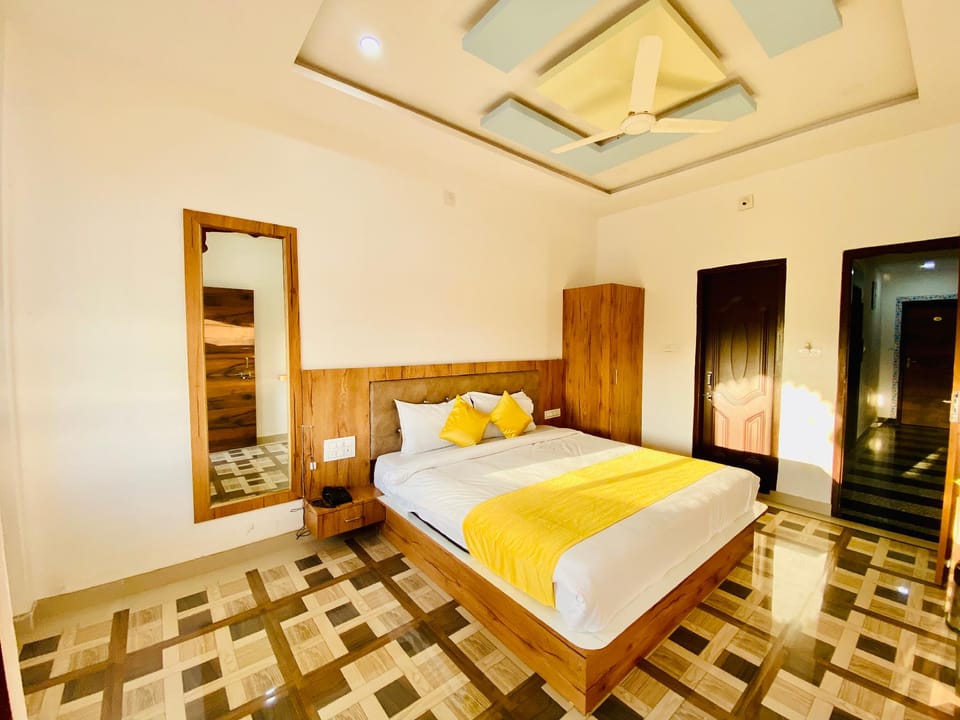 Hotel Vallabh with lake facing balcony Hotel in Udaipur