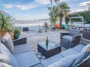 Beachways - 5 Bedroom Holiday Home - Saundersfoot Hotel in Saundersfoot