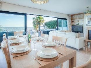 Beachways - 5 Bedroom Holiday Home - Saundersfoot Hotel in Saundersfoot