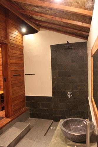 Manuk Dewata Villa Hotel in Sidemen