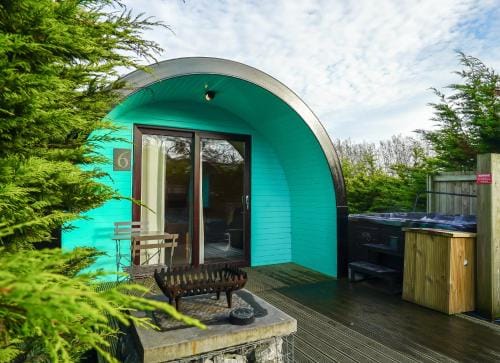Original Glamping Pod with Hot Tub Hotel in Wales