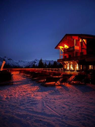 GLOCKNERALM - HIKING- and SKIHOTEL exklusively accessible by cable car Hotel in Piesendorf