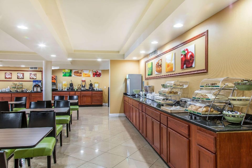 Quality Inn & Suites Middletown - Newport Hotel in Middletown