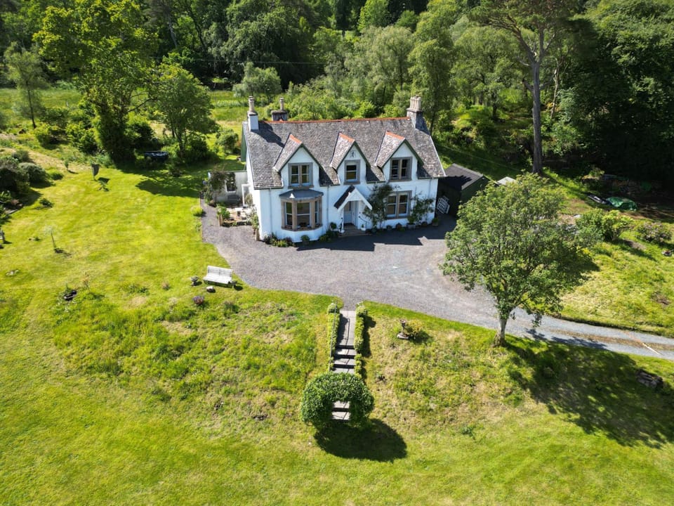 Glenaros Lodge Hotel in Scotland
