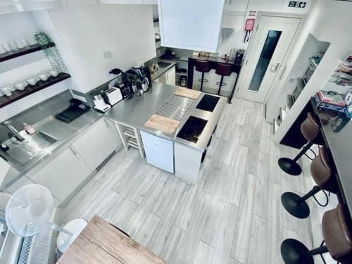 Apt 03 Beachside Beauty Central Studio Steps from Cafes Hotel in Hove