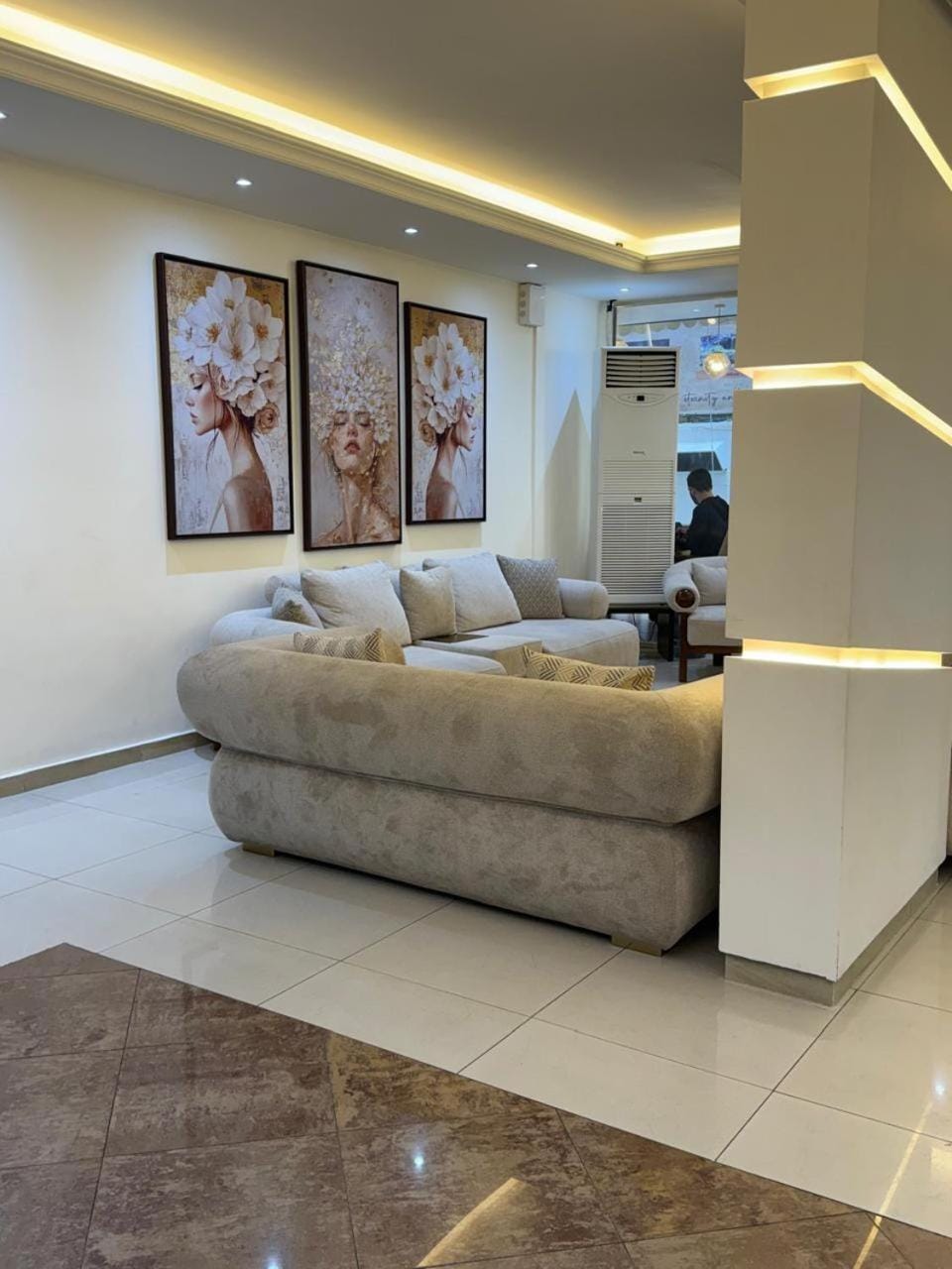 Elysee Residence Hotel in Africa