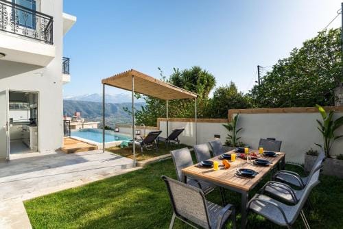 SeaviewHeaven - Private pool - Overlooking Chania Hotel in Chania
