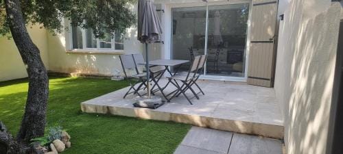 LES BOIS DE ZOLA entre Provence et Luberon Hotel in Rognes