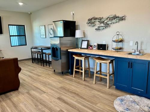 Shared lounge/TV area