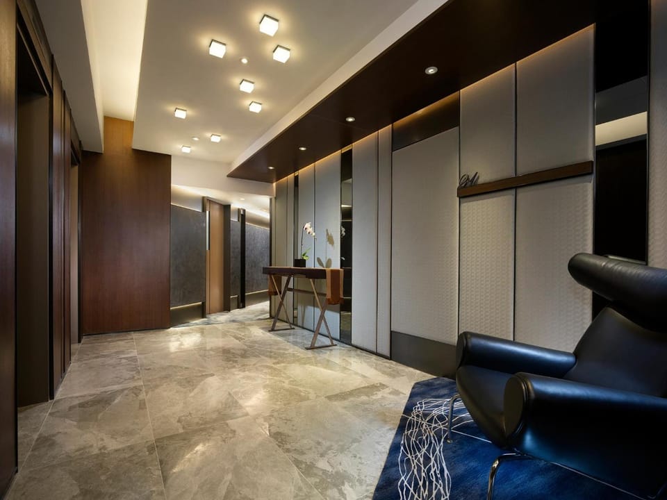 Shared lounge/TV area