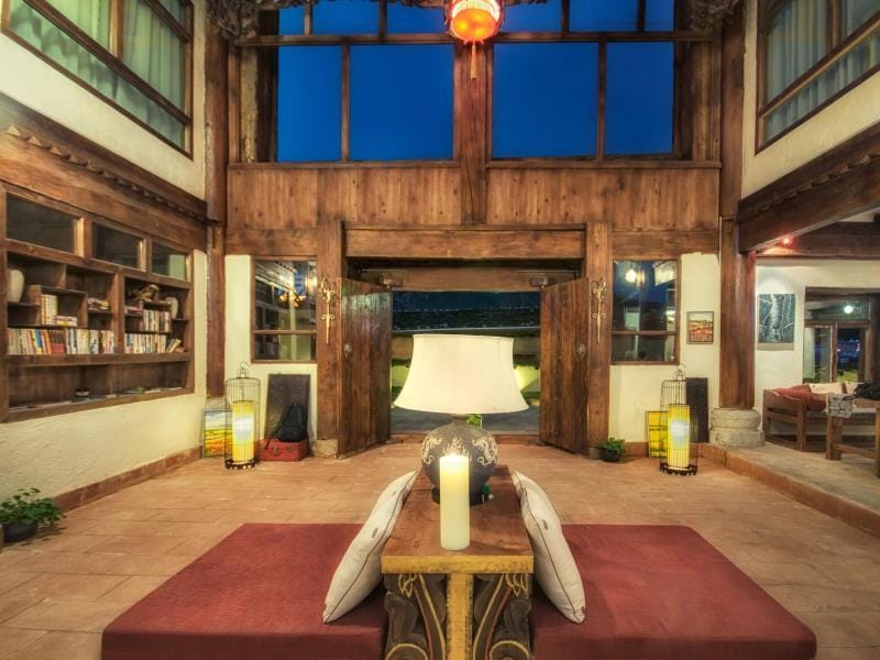 Shangri-La E-Outfitting Boutique Hotel Hotel in China