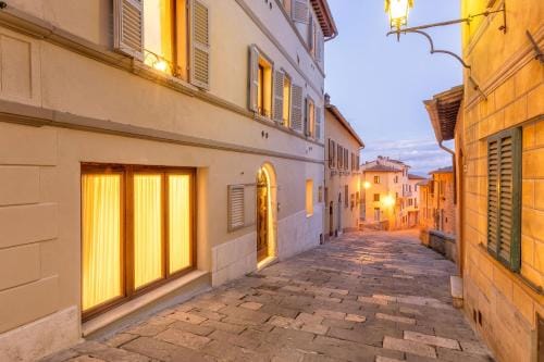 Palazzo Falcinelli Luxury Room in Montepulciano Center with Air Conditioning and Elevator Hotel in Montepulciano