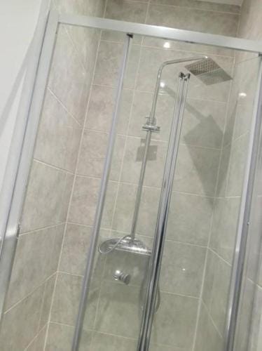 Ensuite double-bed (R4) close to Burnley city centre Hotel in Burnley