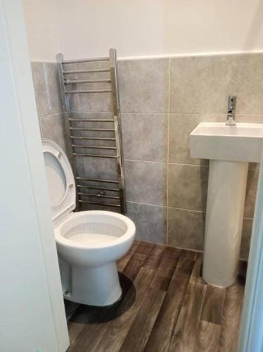 Ensuite double-bed (R4) close to Burnley city centre Hotel in Burnley
