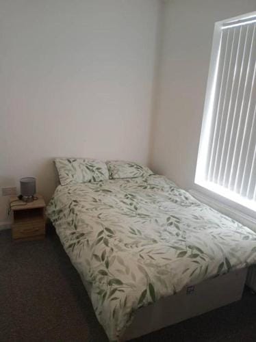 Ensuite Double-bed H3 close to Burnley city centre Hotel in Burnley