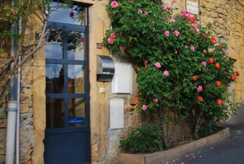 Les Terrasses Dorees - Chambres d'hotes de charme & Jacuzzi Hotel in Auvergne-Rhône-Alpes