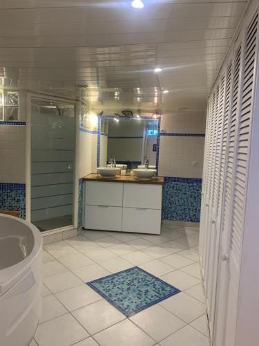 Sur les Routes du Debarquement - Chambre Quadruple - Hotel in Normandy