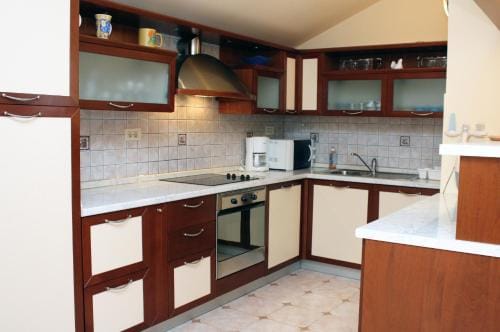 Apartments and rooms by the sea Supetarska Draga - Donja, Rab - 5033 Hotel in Supetarska Draga