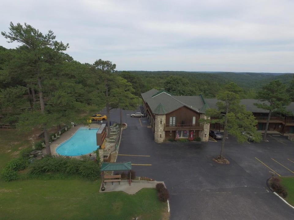 Country Mountain Inn Hotel in Eureka Springs