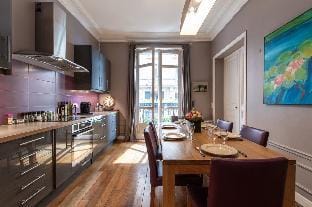 Splendid 5BR family apartment - TROCADERO Hotel in Paris
